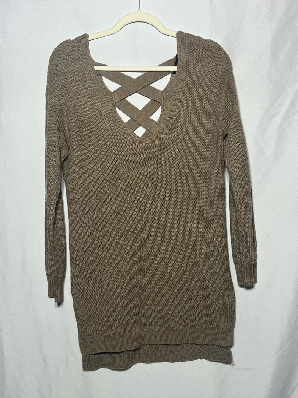 Ambiance Women’s Large Tan VNeck Cross Back Long Sleeve Knit Long Length Sweater